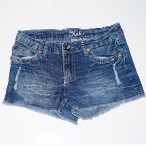 Jean cutoff shorts with metallic design on pockets